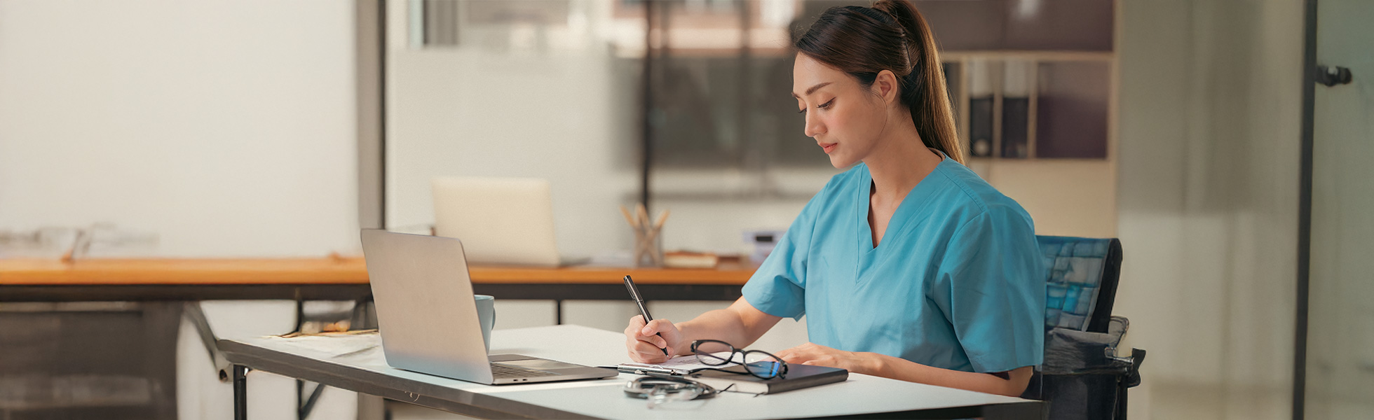 Referring to Dr Alice Huang, Melbourne gynaecologist and fertility specialist